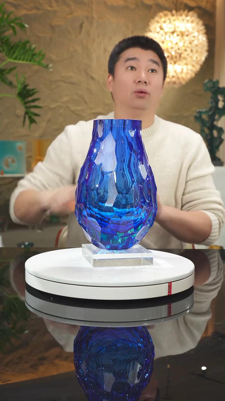 【闪购商品】摆件蓝色渐变凹切面花瓶