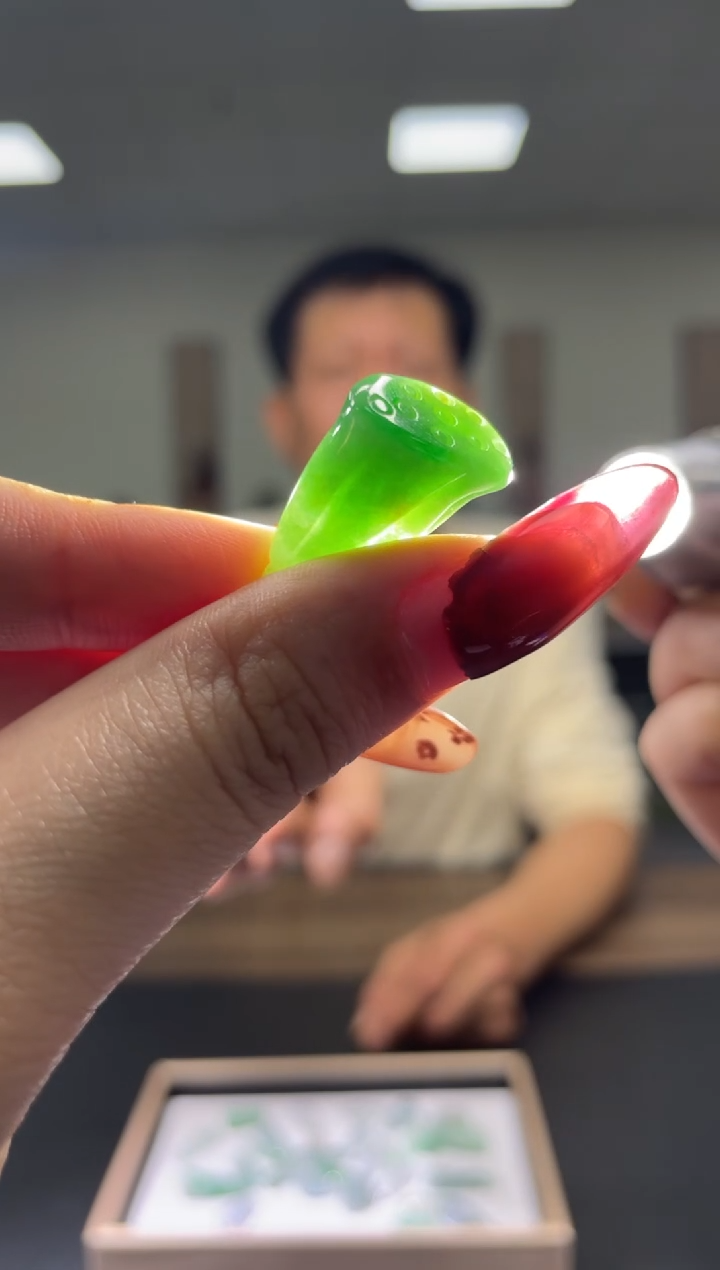 颈饰未镶嵌翡翠天然A货翡翠随机发一件106