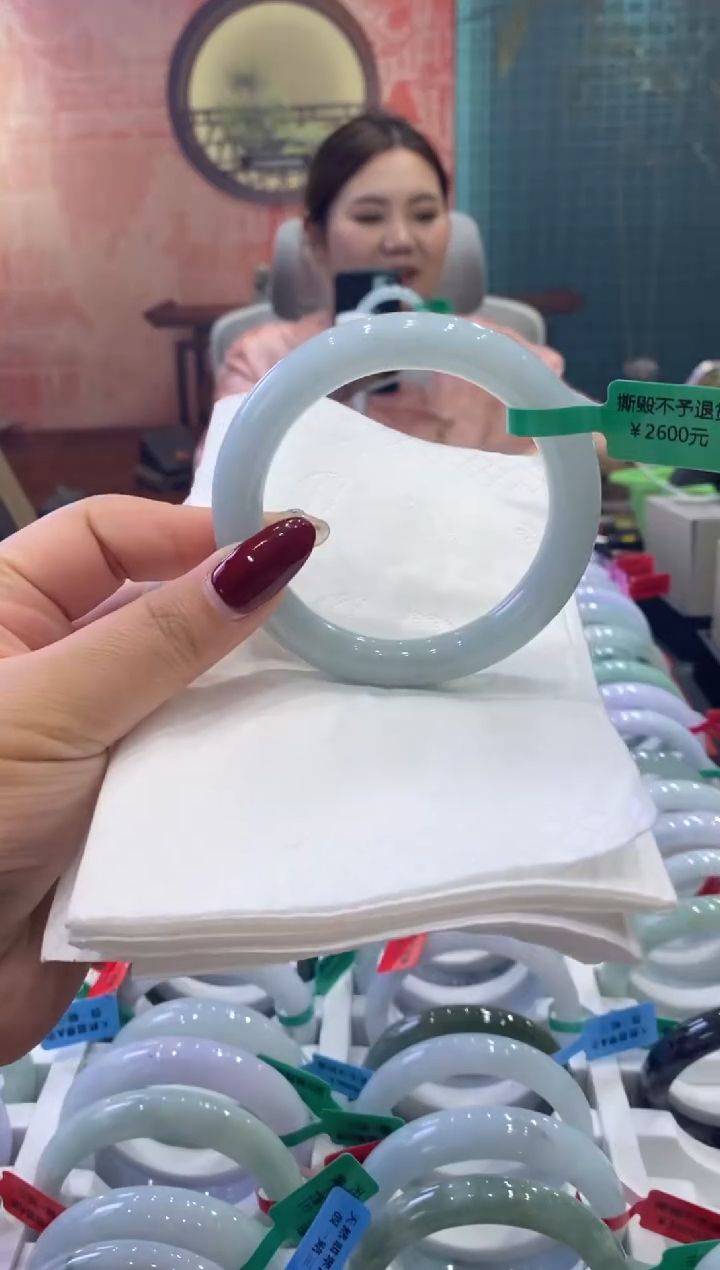 【闪购商品】翡翠手镯未镶嵌多人0010532