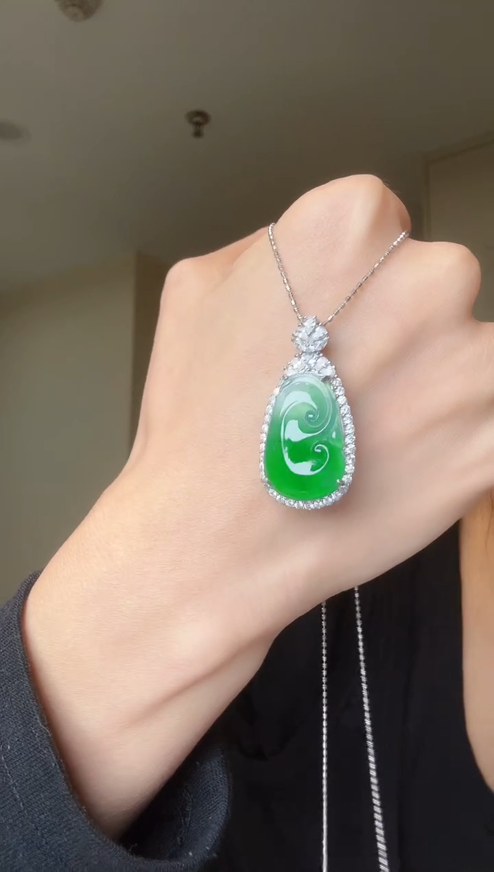 【闪购商品】翡翠吊坠(不含链)银S925镶嵌天然翡翠吊坠