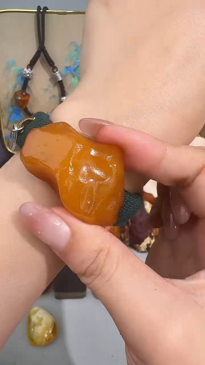 未镶嵌琥珀裸石琥珀