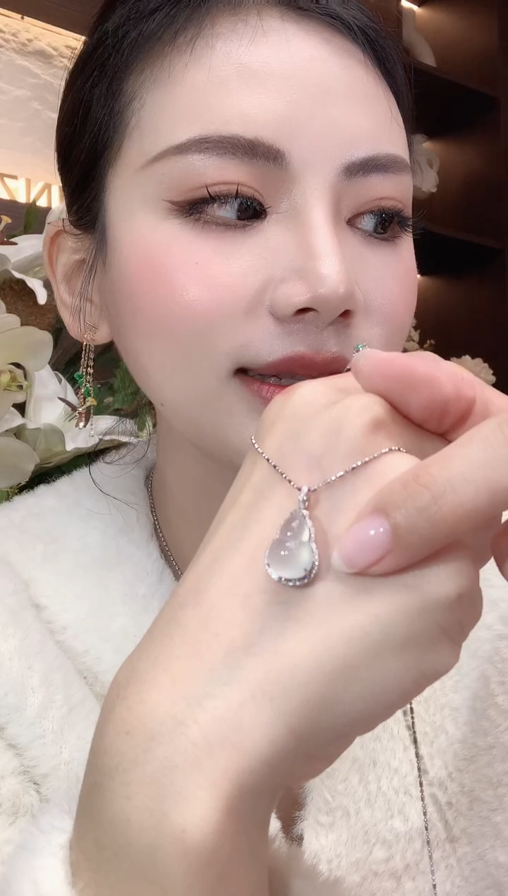 吊坠(不含链)18K金镶嵌翡翠A16