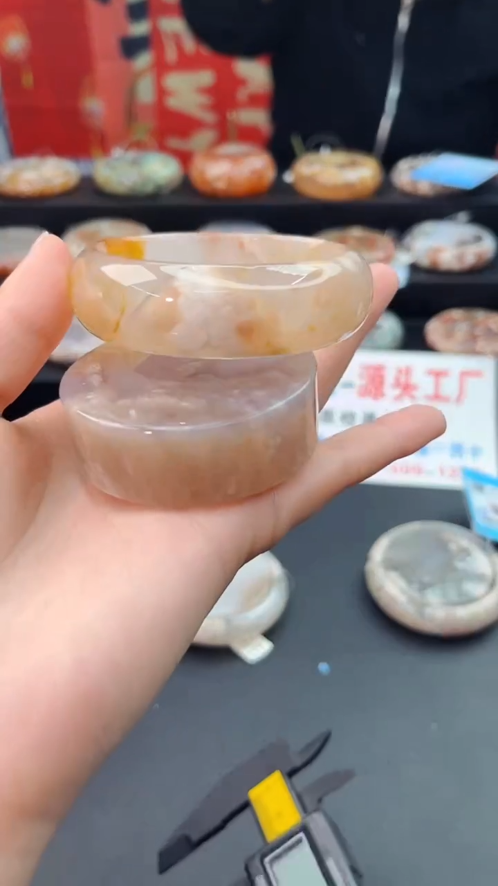 【闪购商品】石英质玉手镯未镶嵌赠送镯心（圈口56