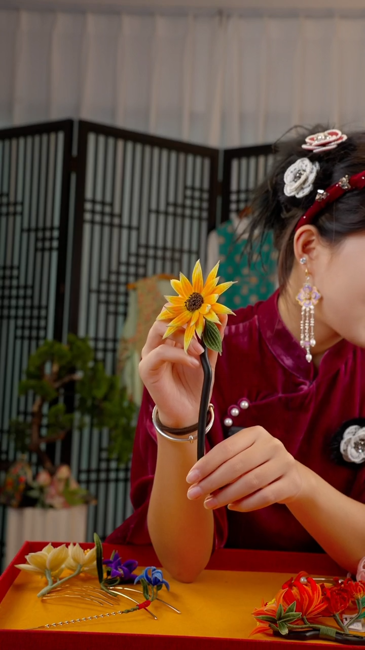 刺绣非遗绒花手工饰品