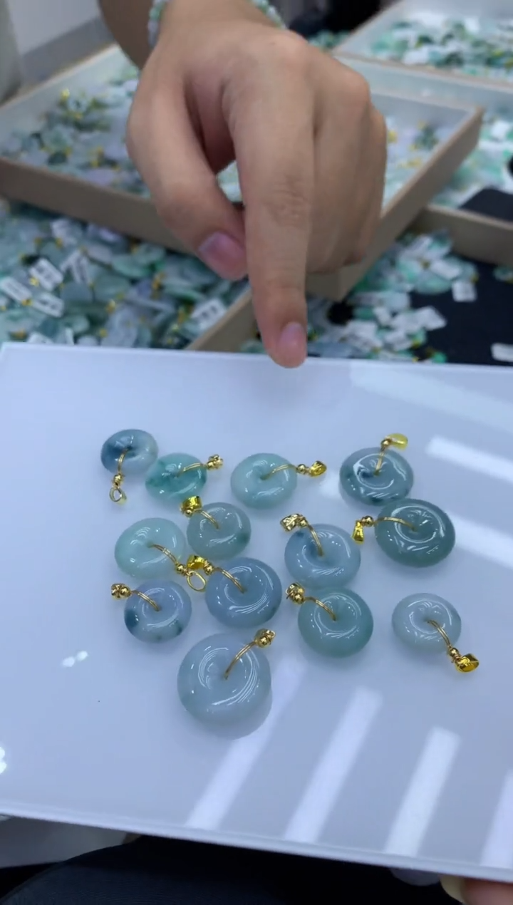 颈饰未镶嵌翡翠天然缅甸翡翠A货多样性发其一