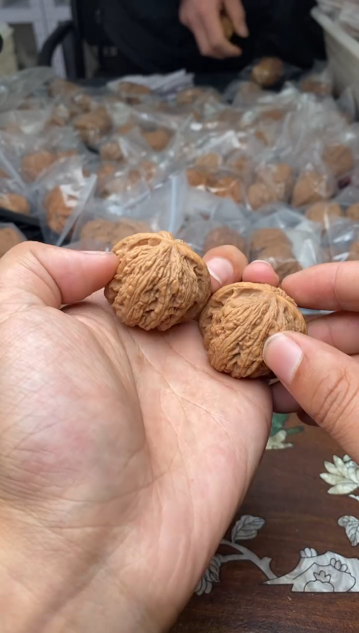 【闪购商品】文玩核桃吊坠A67号38尺红宝石