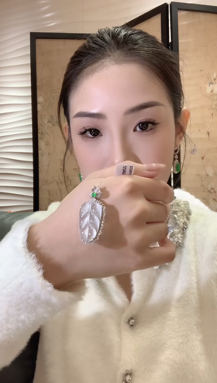 【闪购商品】翡翠吊坠(不含链)18K金镶嵌SS4