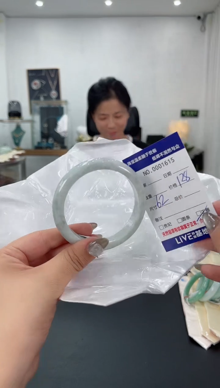 【闪购商品】翡翠手镯未镶嵌天然翡翠A货