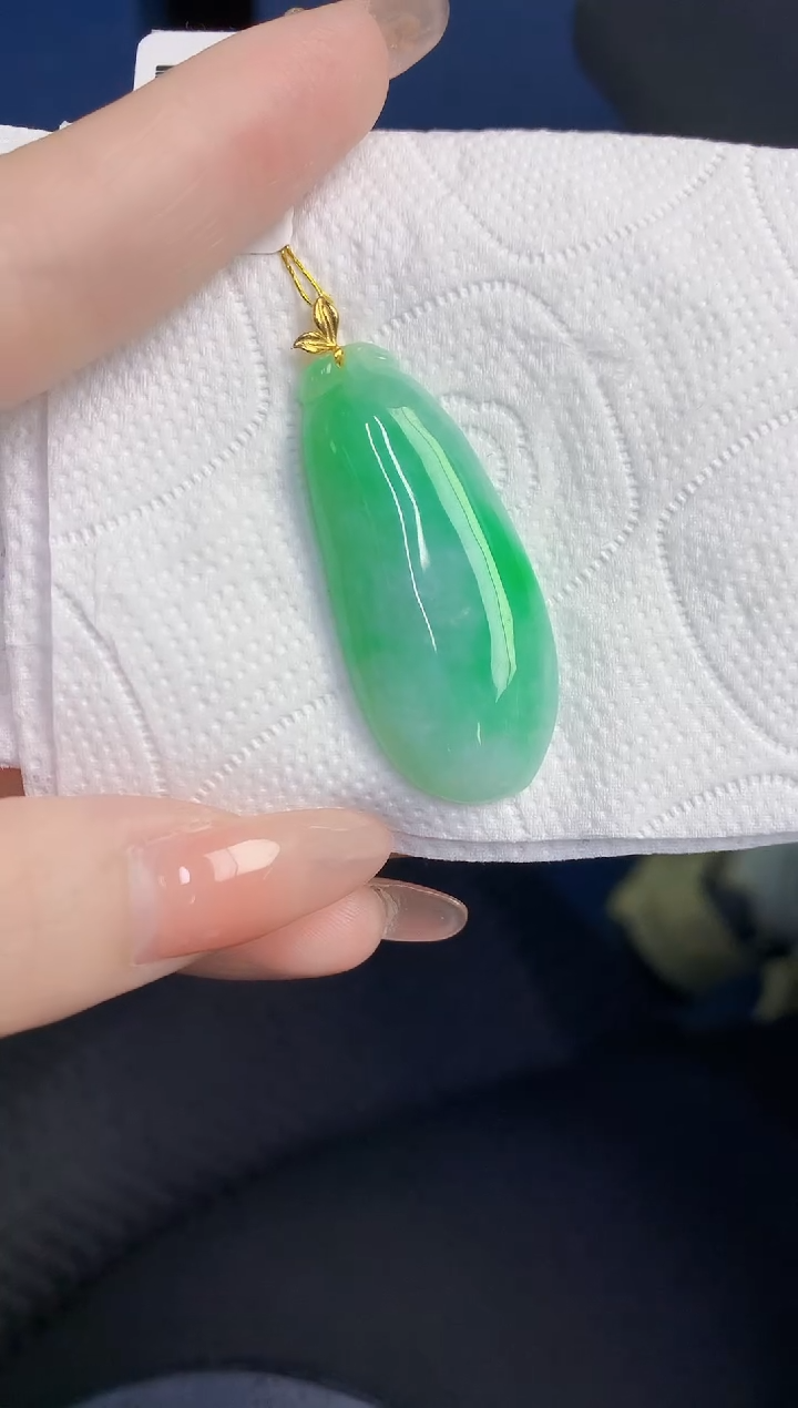 颈饰18K金镶嵌翡翠缅甸天然翡翠A货