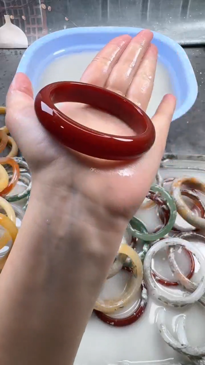 【闪购商品】石英质玉手镯未镶嵌70