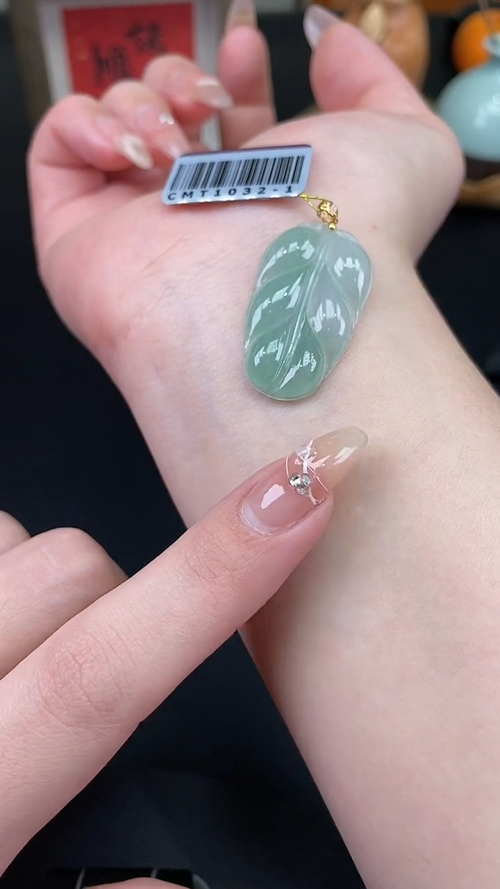 吊坠(不含链)18K金镶嵌翡翠叶子18K金扣镶嵌@@CMT