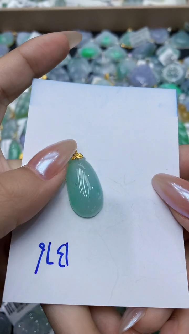 翡翠18K金镶嵌颈饰111111111111  