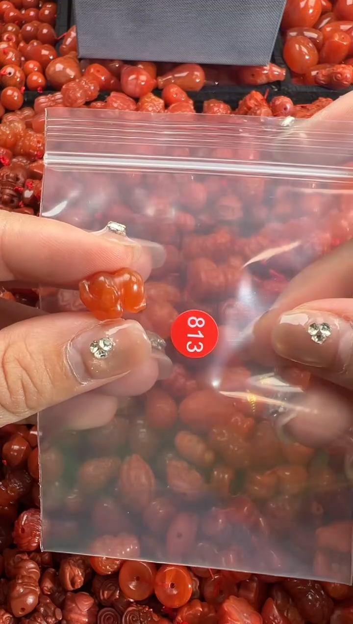 南红玛瑙未镶嵌颈饰1