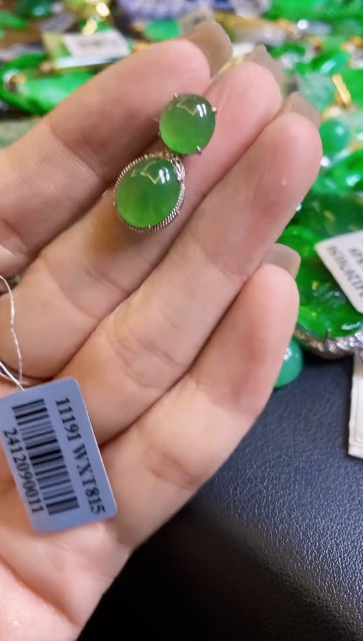 【闪购商品】定制翡翠18K金镶嵌吊坠