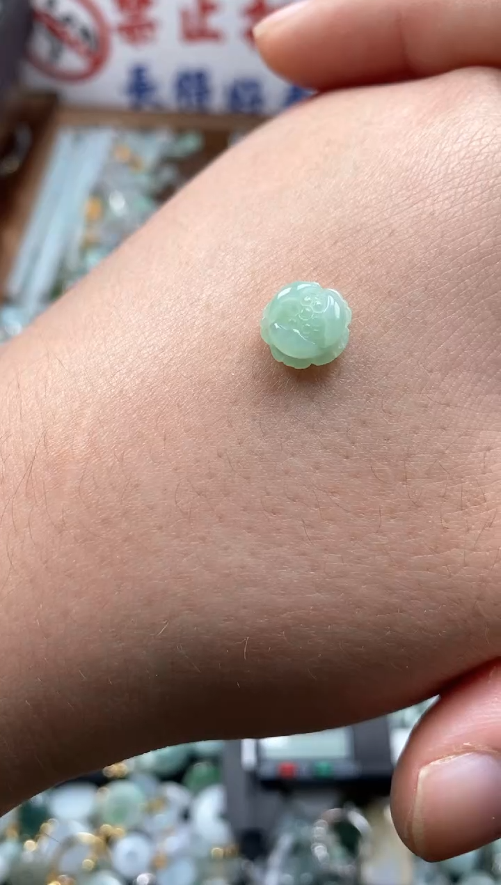 【闪购商品】翡翠颈饰未镶嵌哥哥