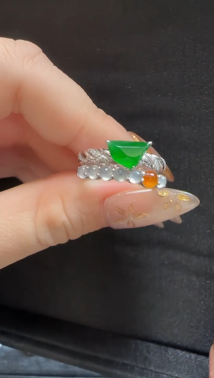 【闪购商品】翡翠戒指18K金镶嵌545心形一枚