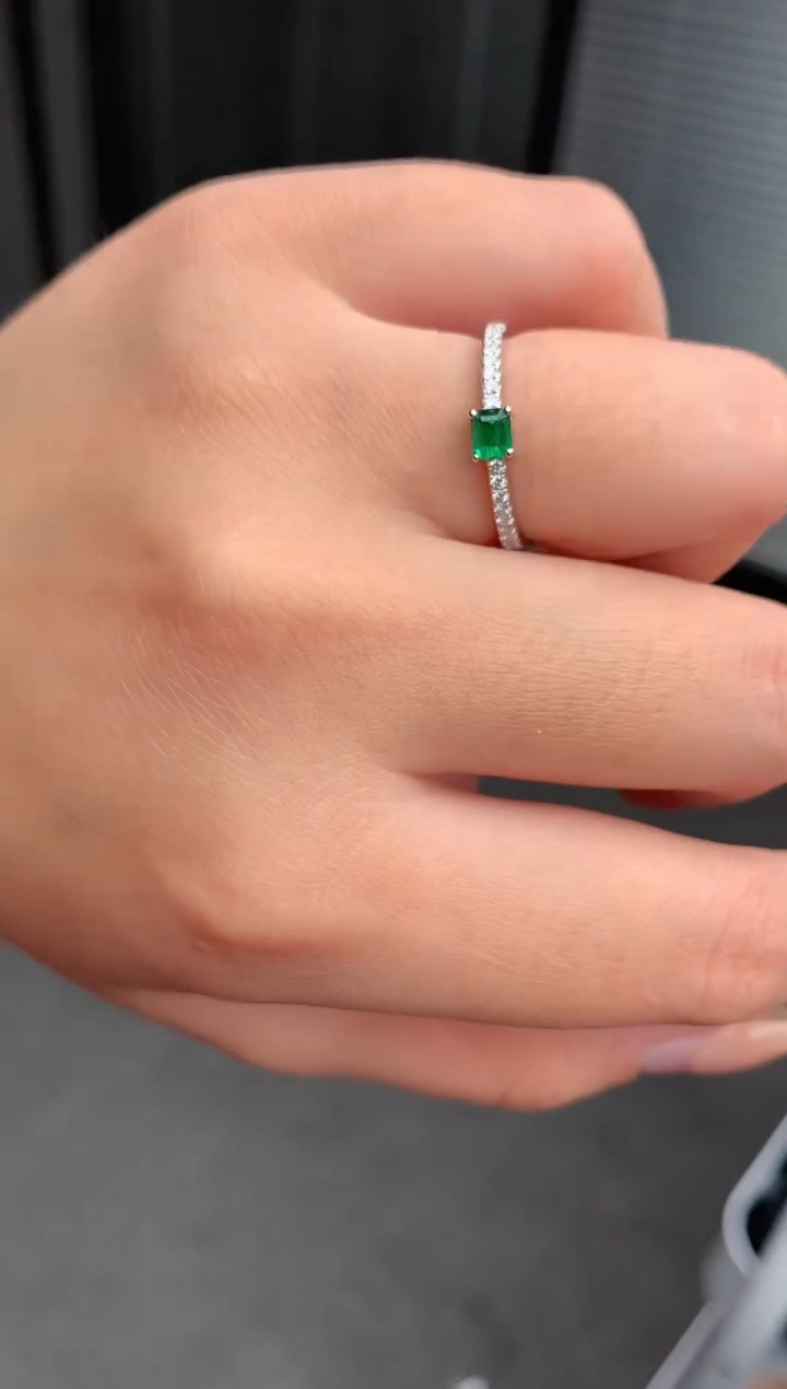 【闪购商品】祖母绿戒指18K金镶嵌18分祖母绿戒指