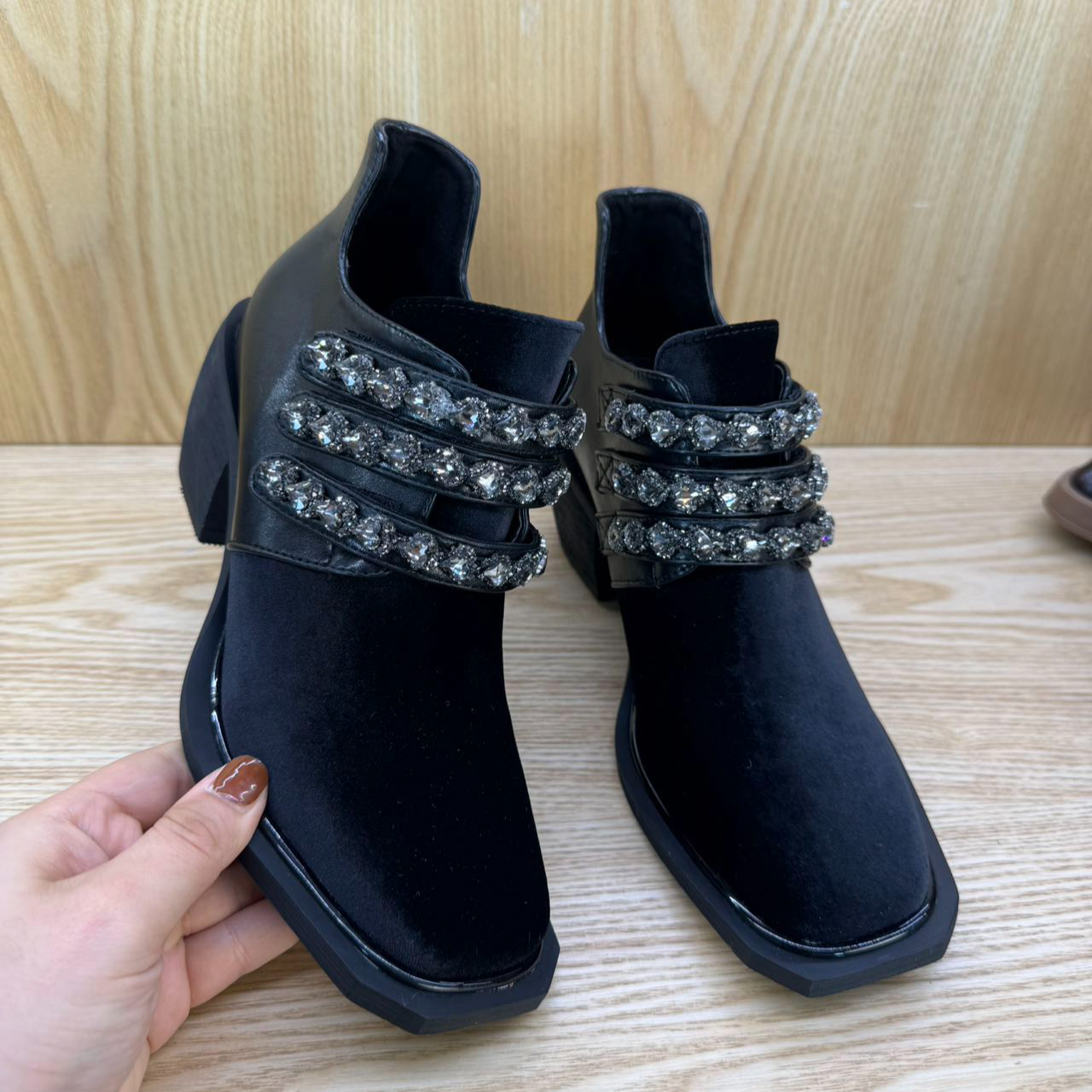 坎力比努尔皮鞋时尚女士