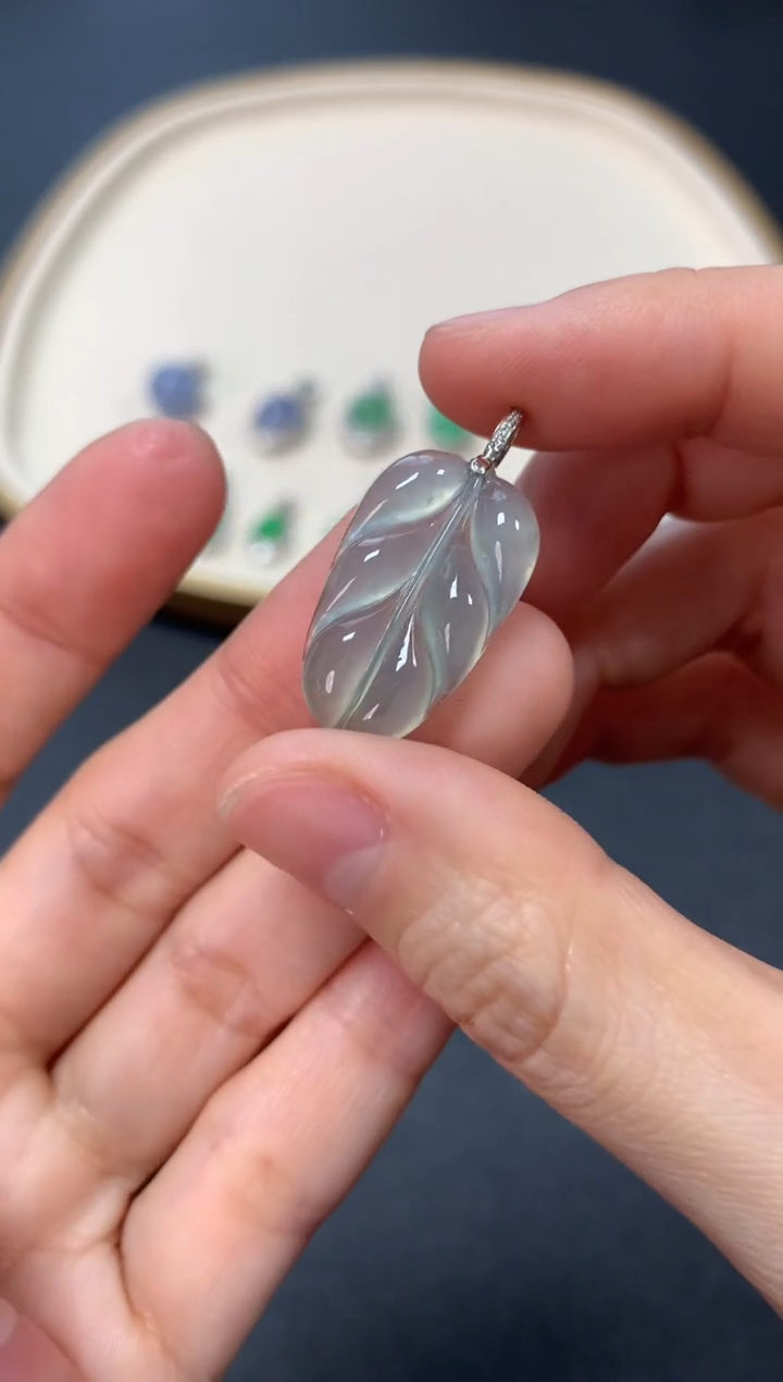 【闪购商品】翡翠吊坠(不含链)18K金镶嵌1800