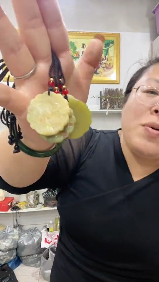 未镶嵌岫玉颈饰多样性发货发其中一件