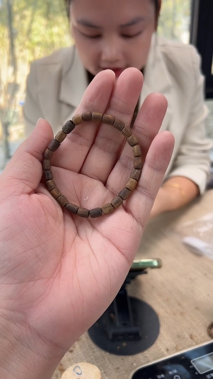 沉香沉香碎屑+罐子+沉水06桶珠单圈E025多样性发一