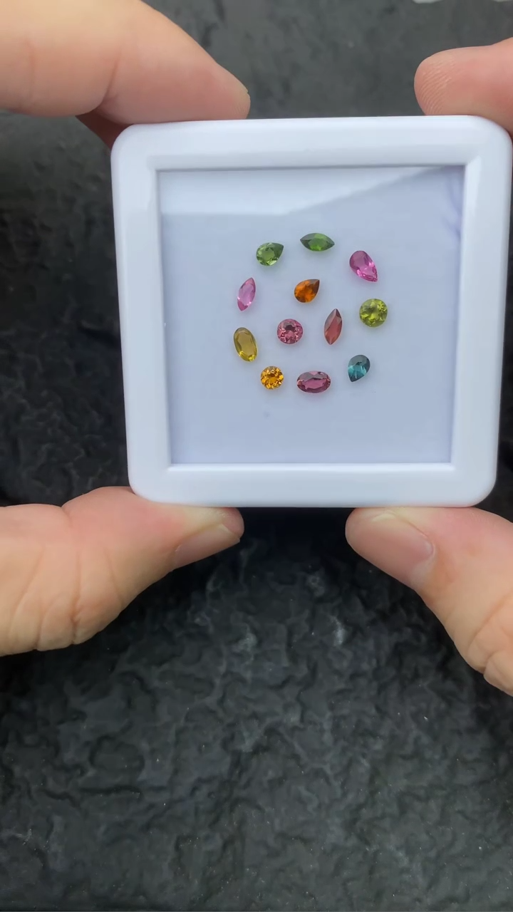 【闪购商品】碧玺12未镶嵌2ct以上一组碧玺12颗，多样性发一组