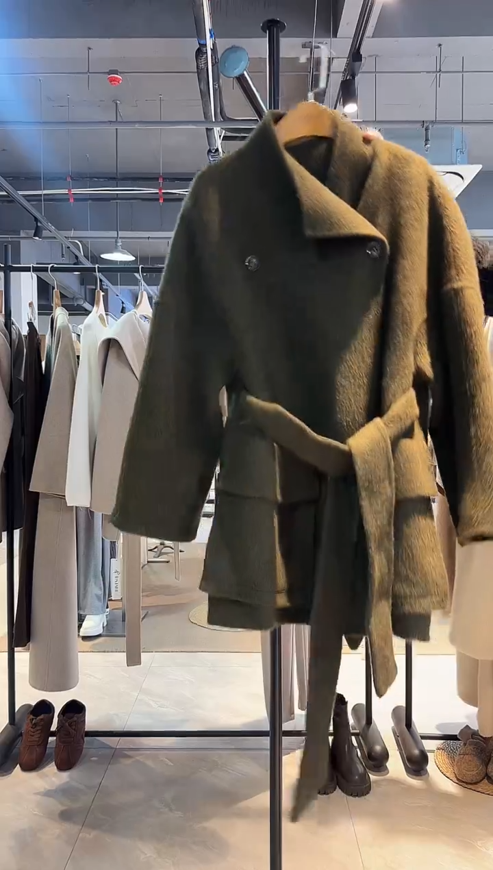 10骆驼绒大衣，年底清版，