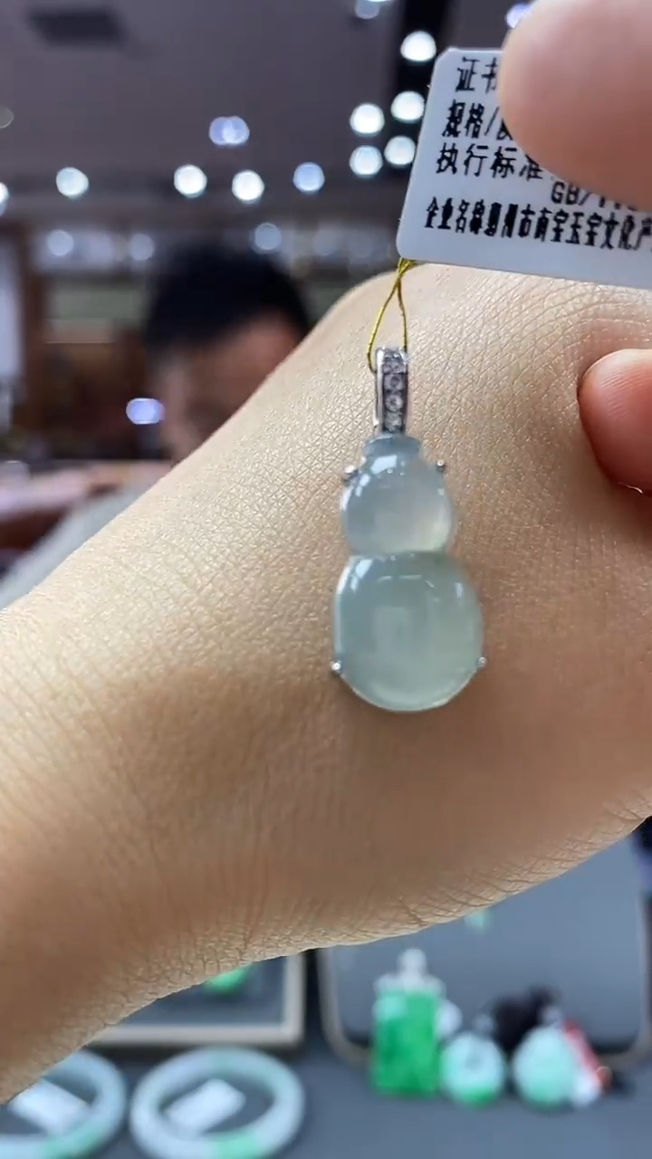 颈饰银S925镶嵌翡翠葫芦