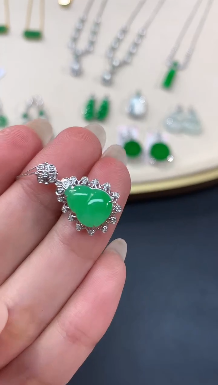 【闪购商品】翡翠吊坠(不含链)18K金镶嵌吊坠A394|4980