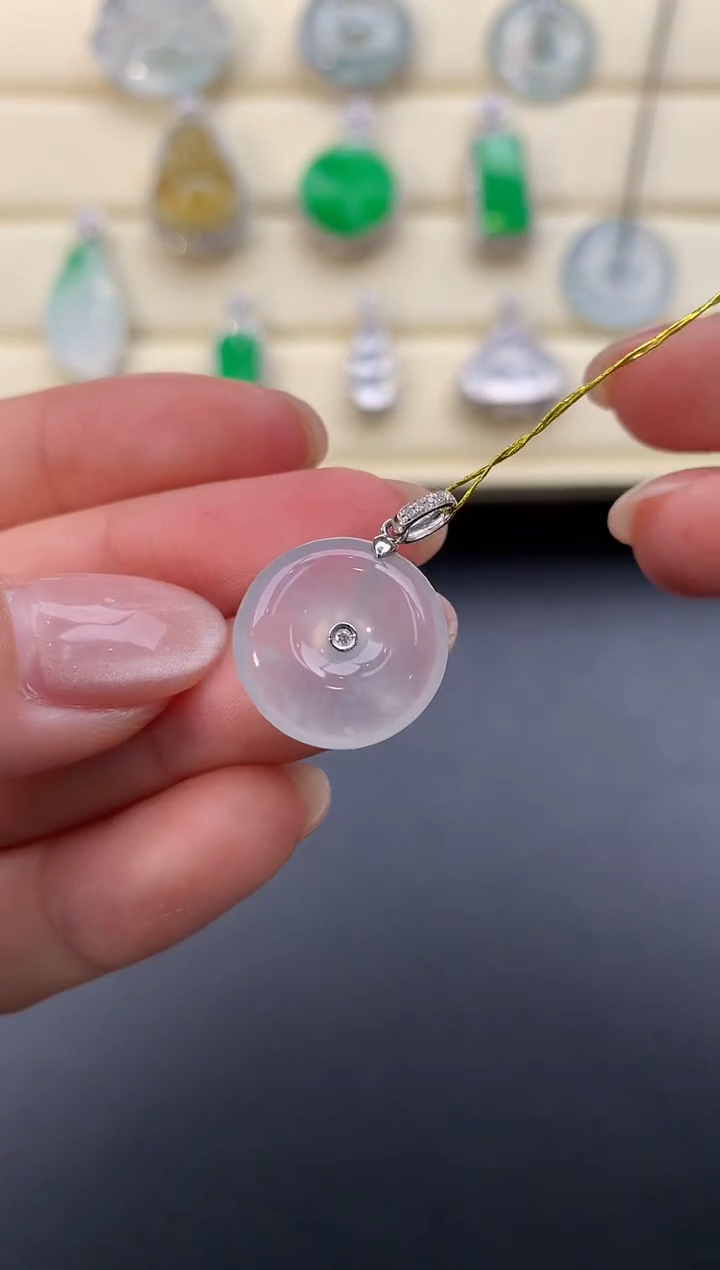 【闪购商品】翡翠颈饰18K金镶嵌D666       