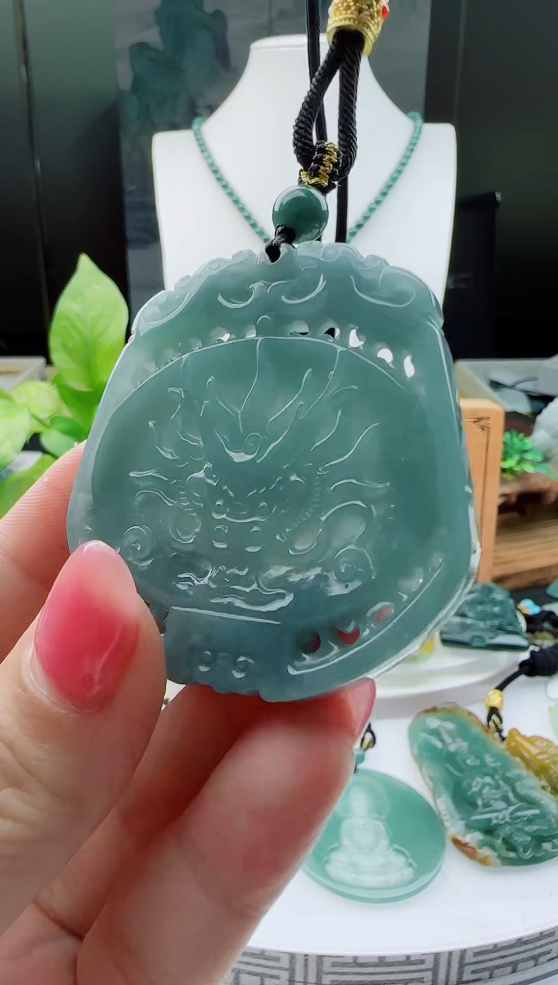 【闪购商品】翡翠颈饰未镶嵌多样性随机一件发货