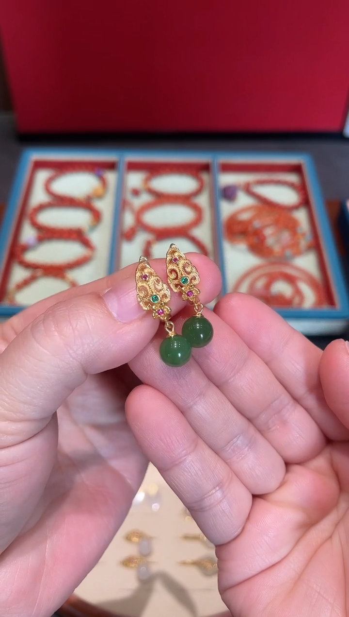 颈饰银S925镀金镶嵌和田玉耳钉