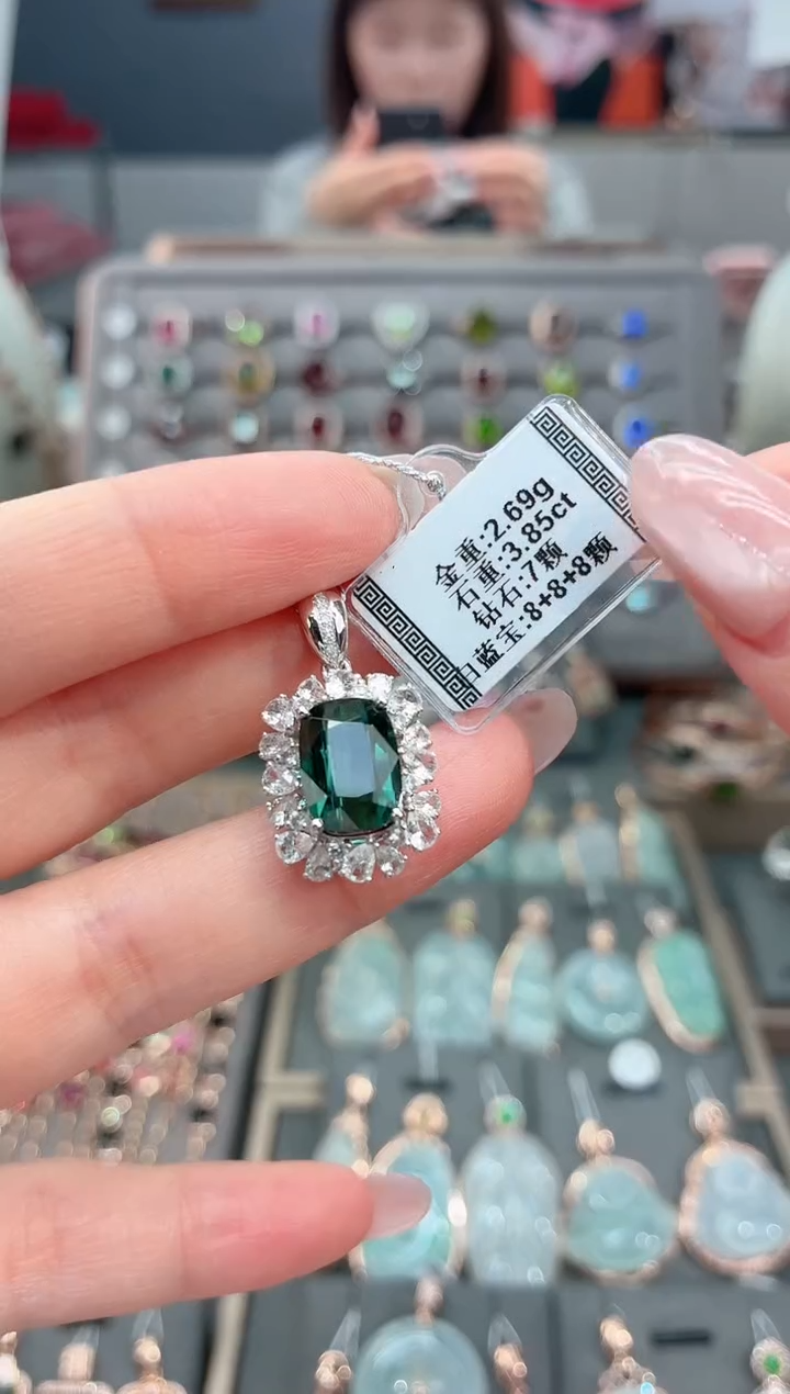 颈饰18K金镶嵌碧玺3.85  