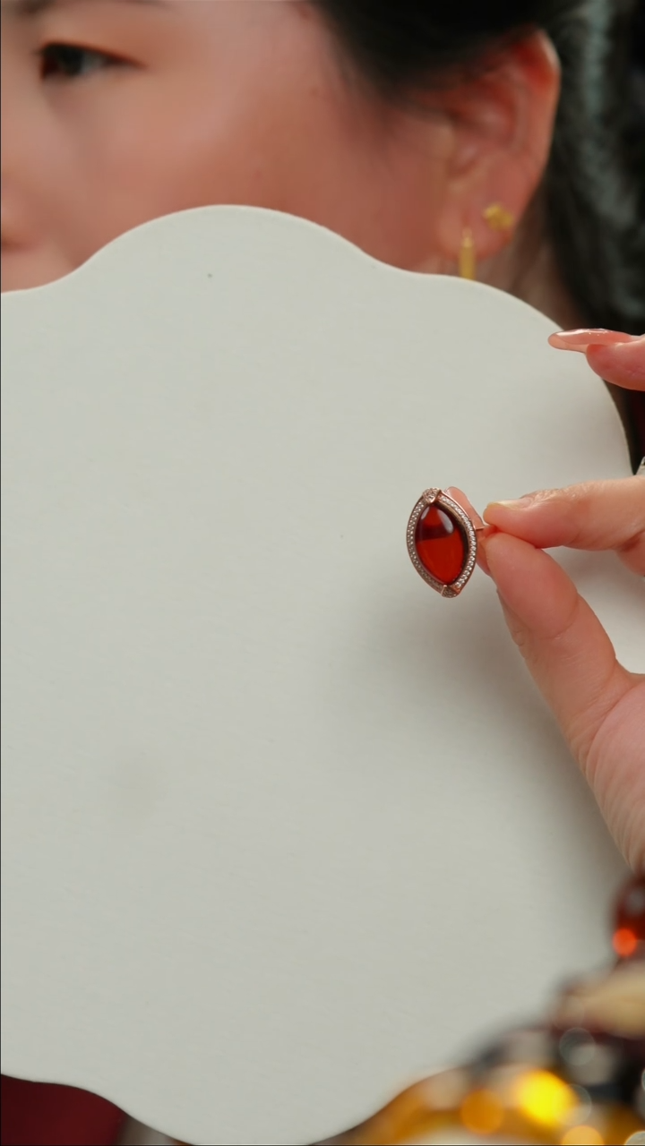 【闪购商品】血珀戒指银S925镶嵌血珀设计款天使之眼戒指