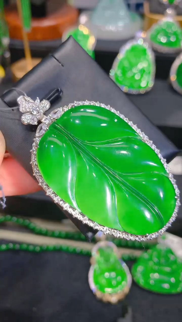 【闪购商品】翡翠颈饰银S925镶嵌48一季