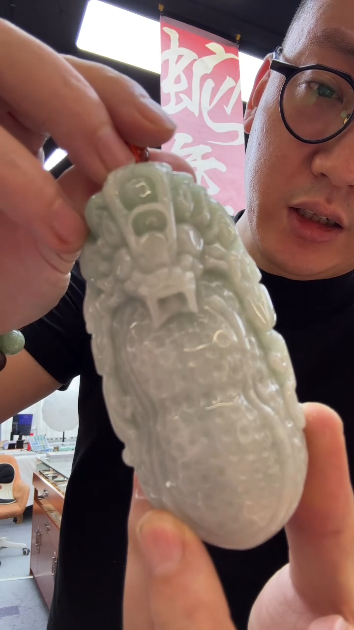 【闪购商品】翡翠挂件未镶嵌多样性特色雕大手把件一件