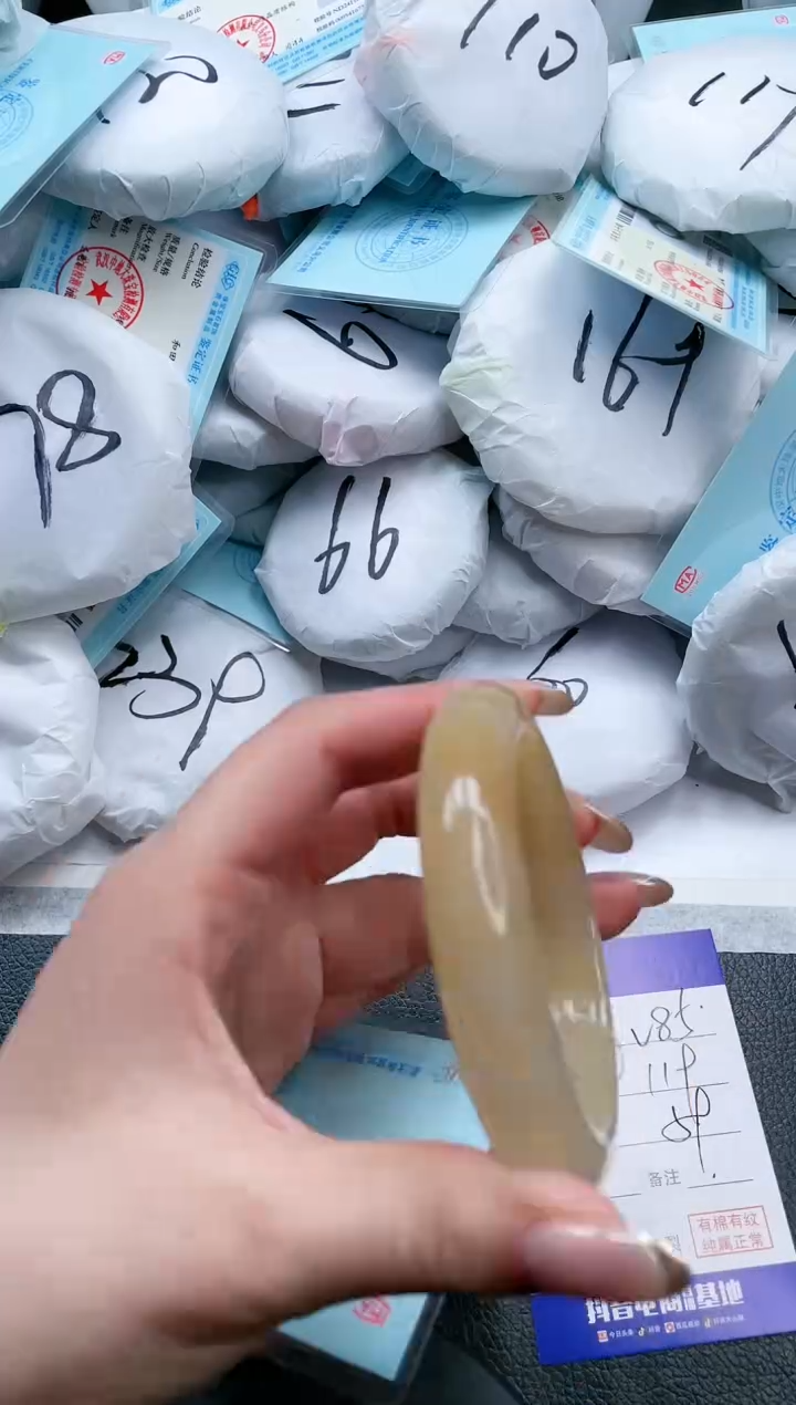 【闪购商品】石英质玉手镯未镶嵌20V85-59