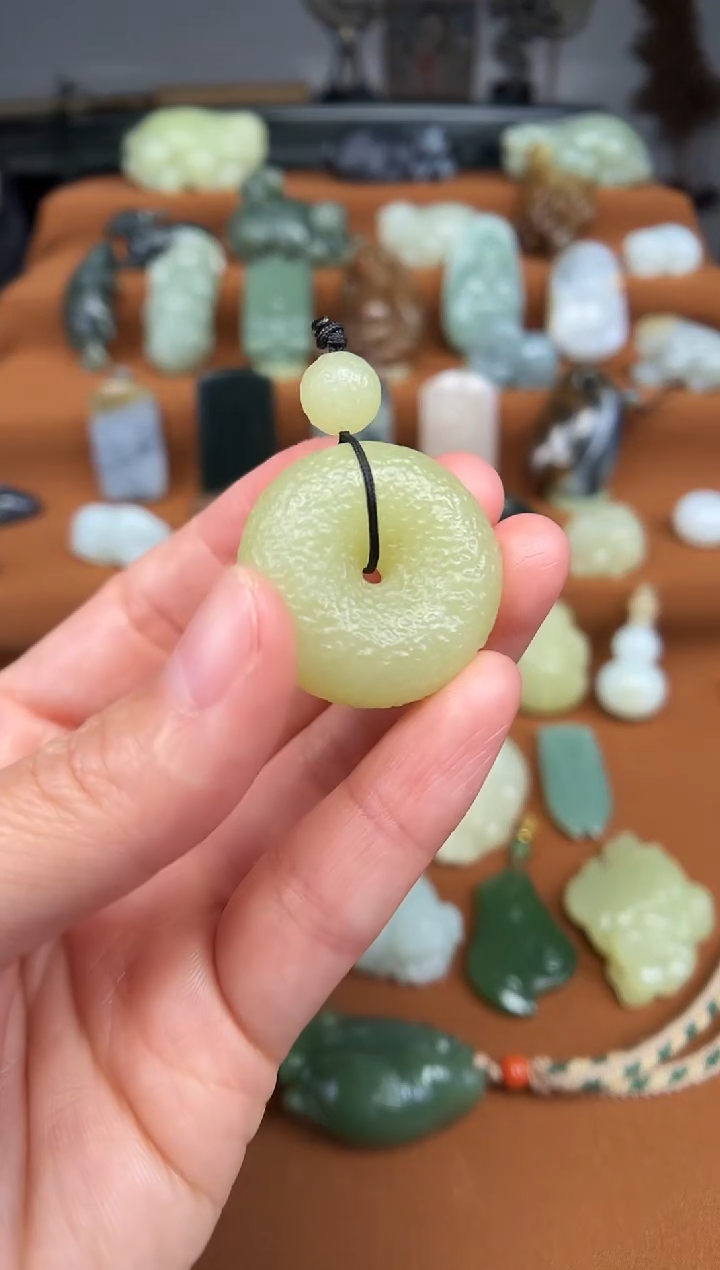 【闪购商品】和田玉颈饰未镶嵌平安扣