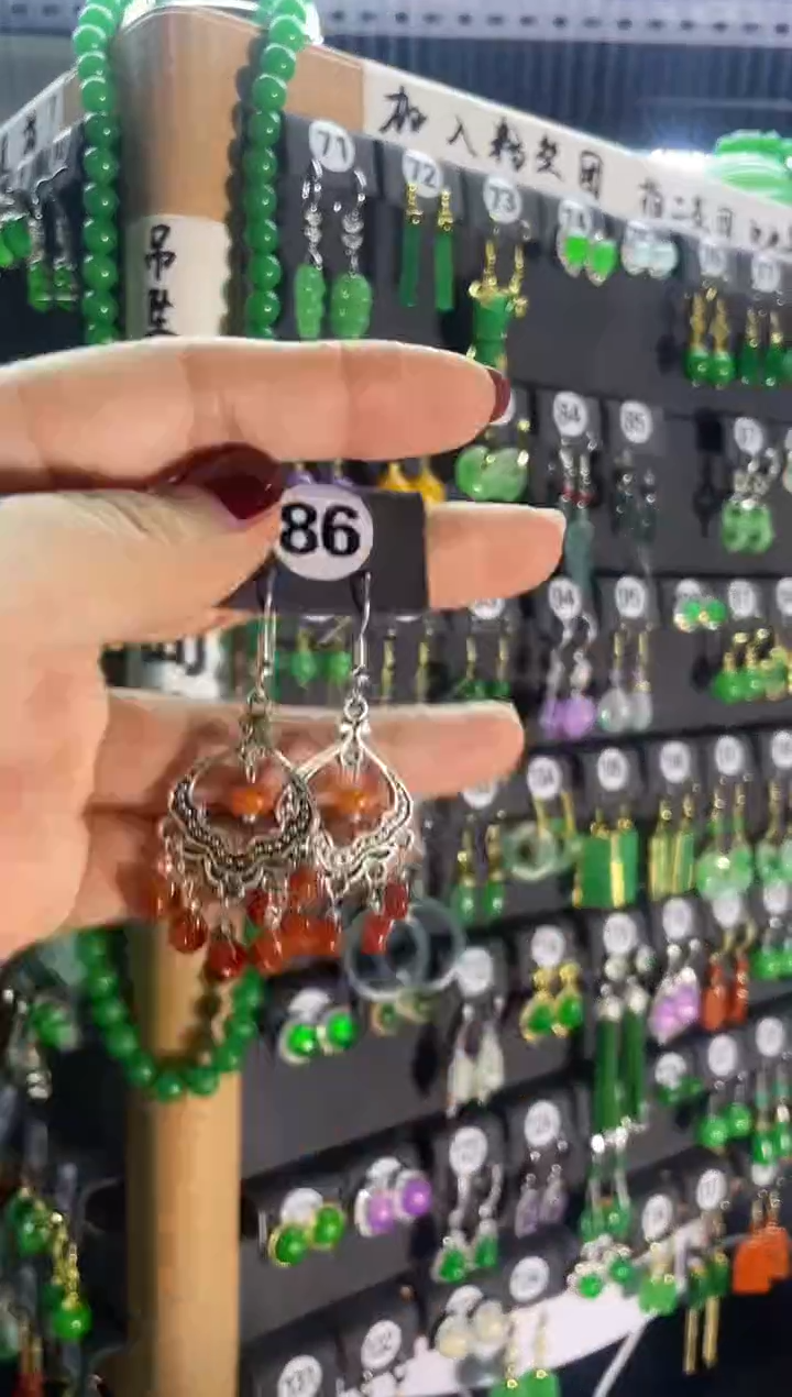 【闪购商品】翡翠耳饰银S925镶嵌86....