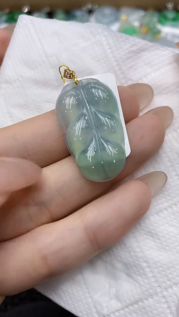 翡翠18K金镶嵌颈饰111111111111