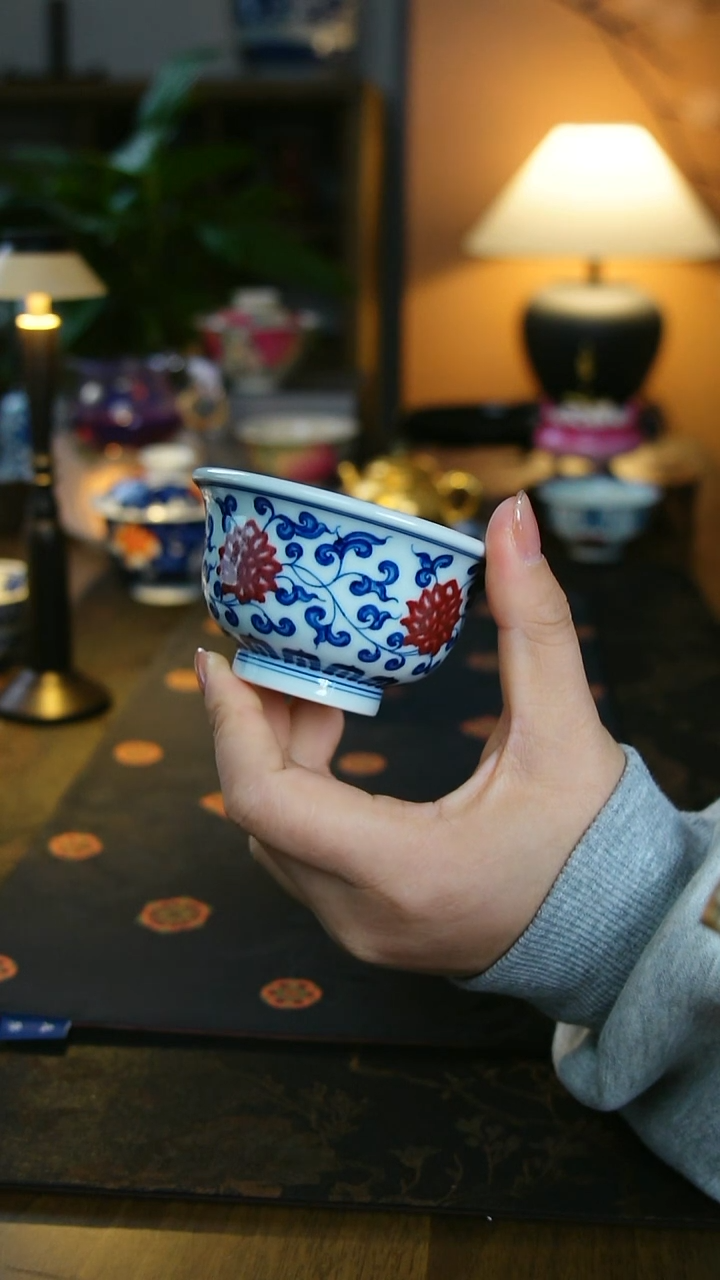 釉里红缠枝莲压手杯