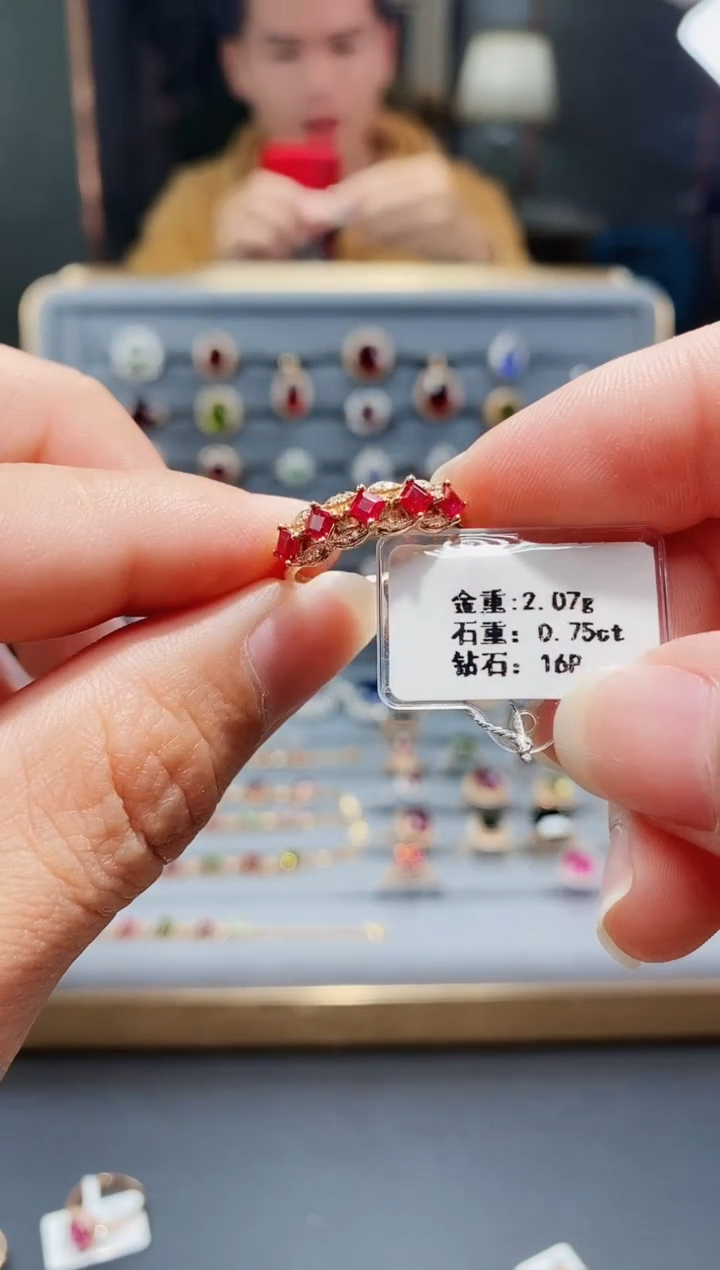 【闪购商品】红宝石戒指18K金镶嵌0.75.