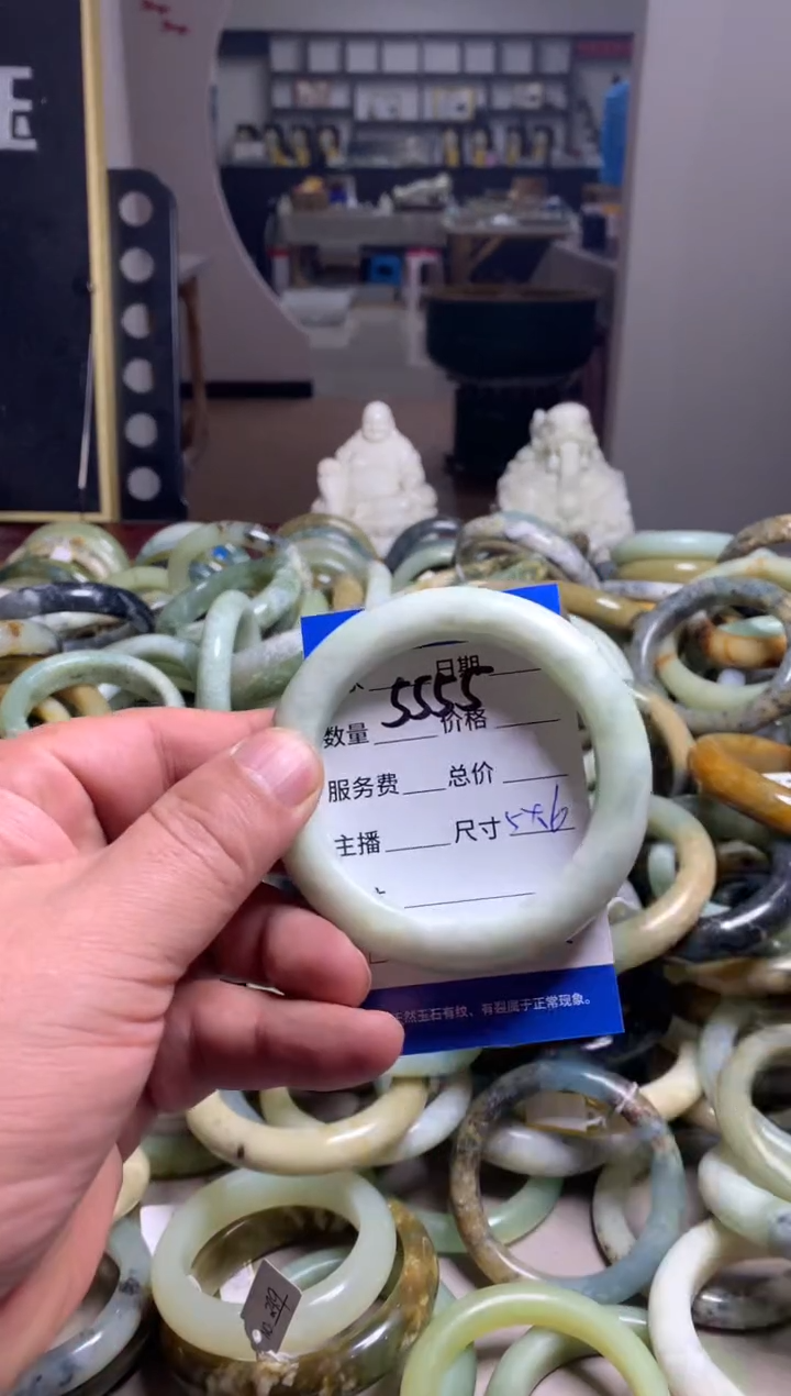 【闪购商品】蛇纹石玉手镯未镶嵌5555