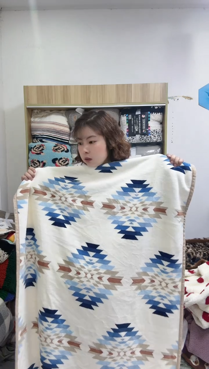 聚酯纤维70*170 白底波西米亚牛奶绒