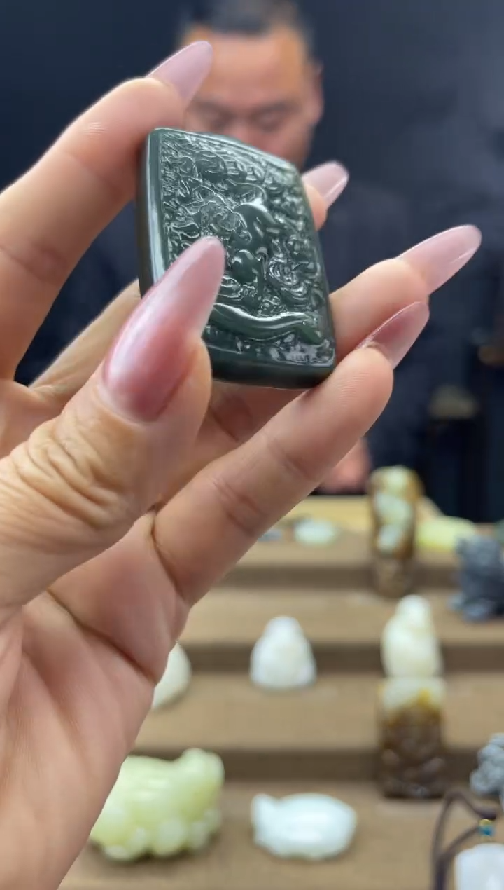 颈饰未镶嵌和田玉1