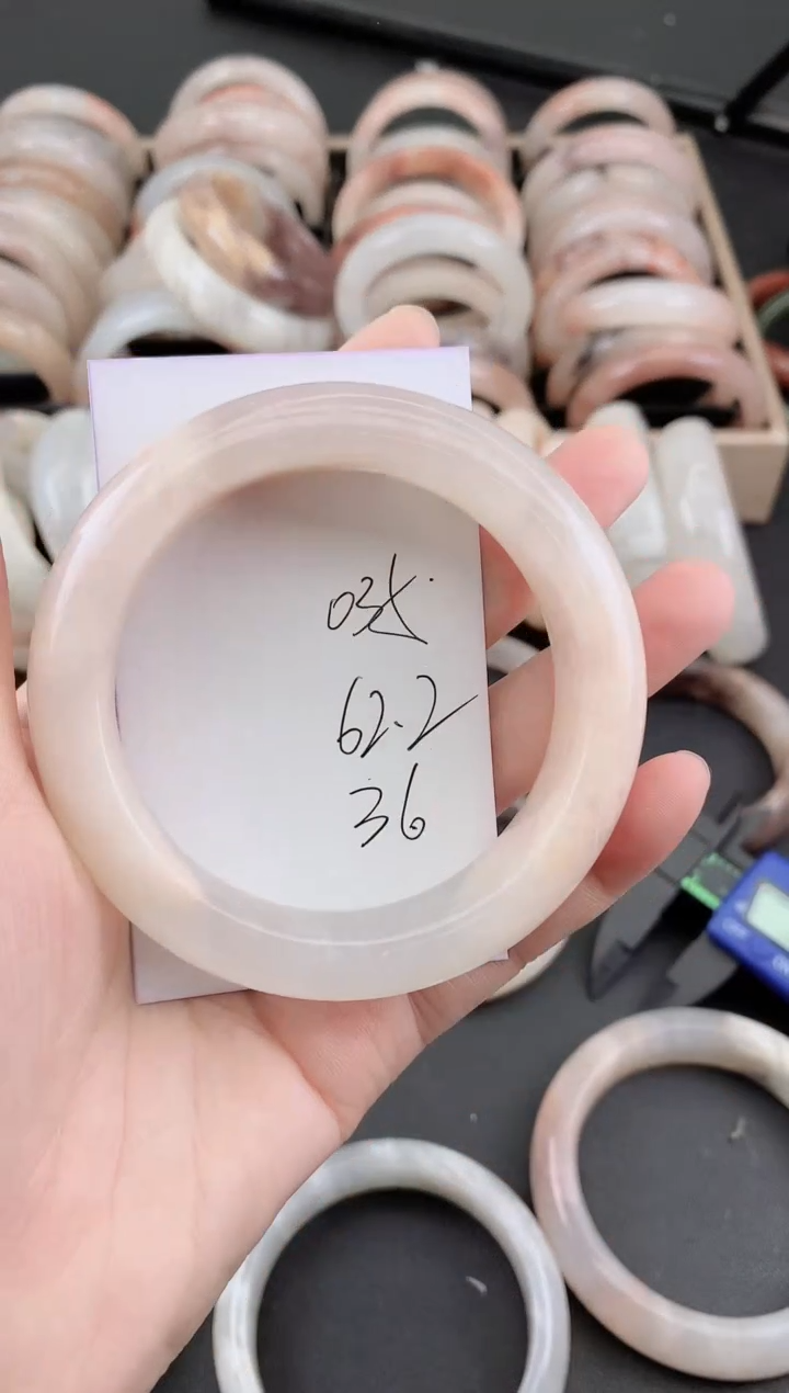 未镶嵌手镯石英质玉035