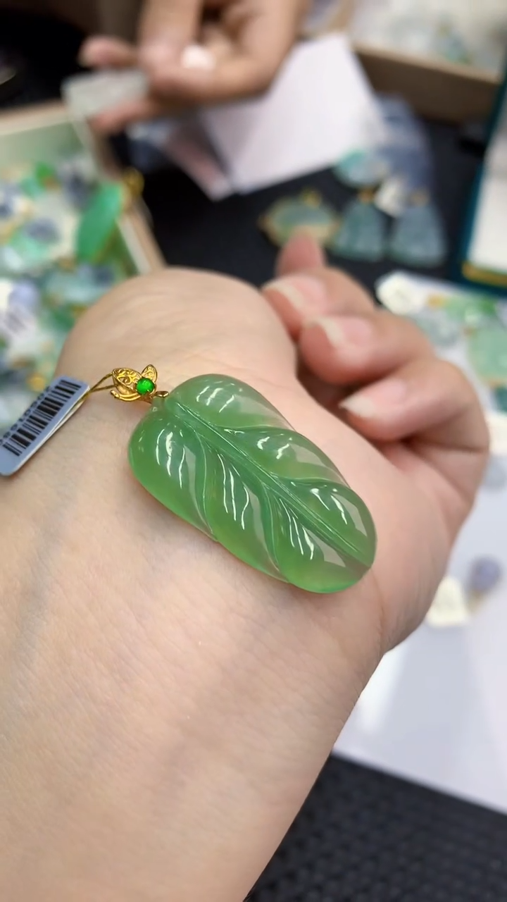 【闪购商品】翡翠颈饰18K金镶嵌            8