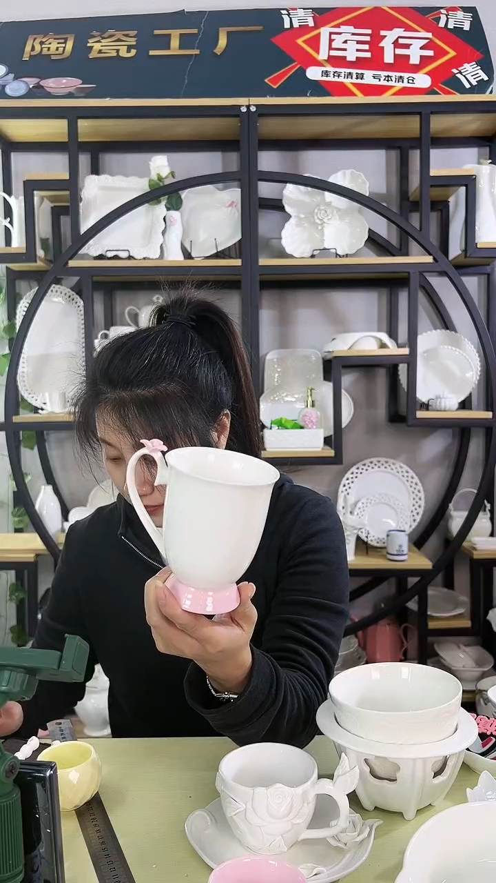 【闪购商品】陶瓷花朵杯子发2只