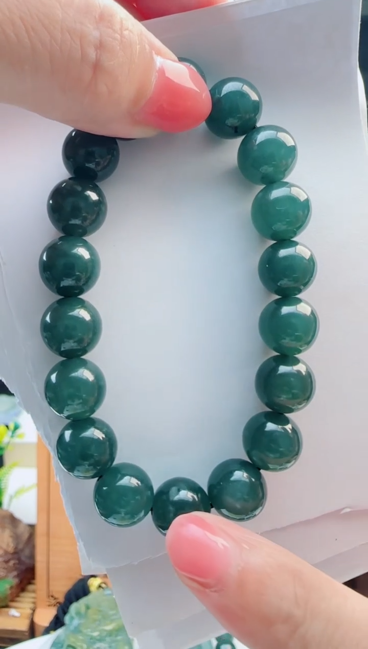 翡翠未镶嵌颈饰多样性发货其中一件