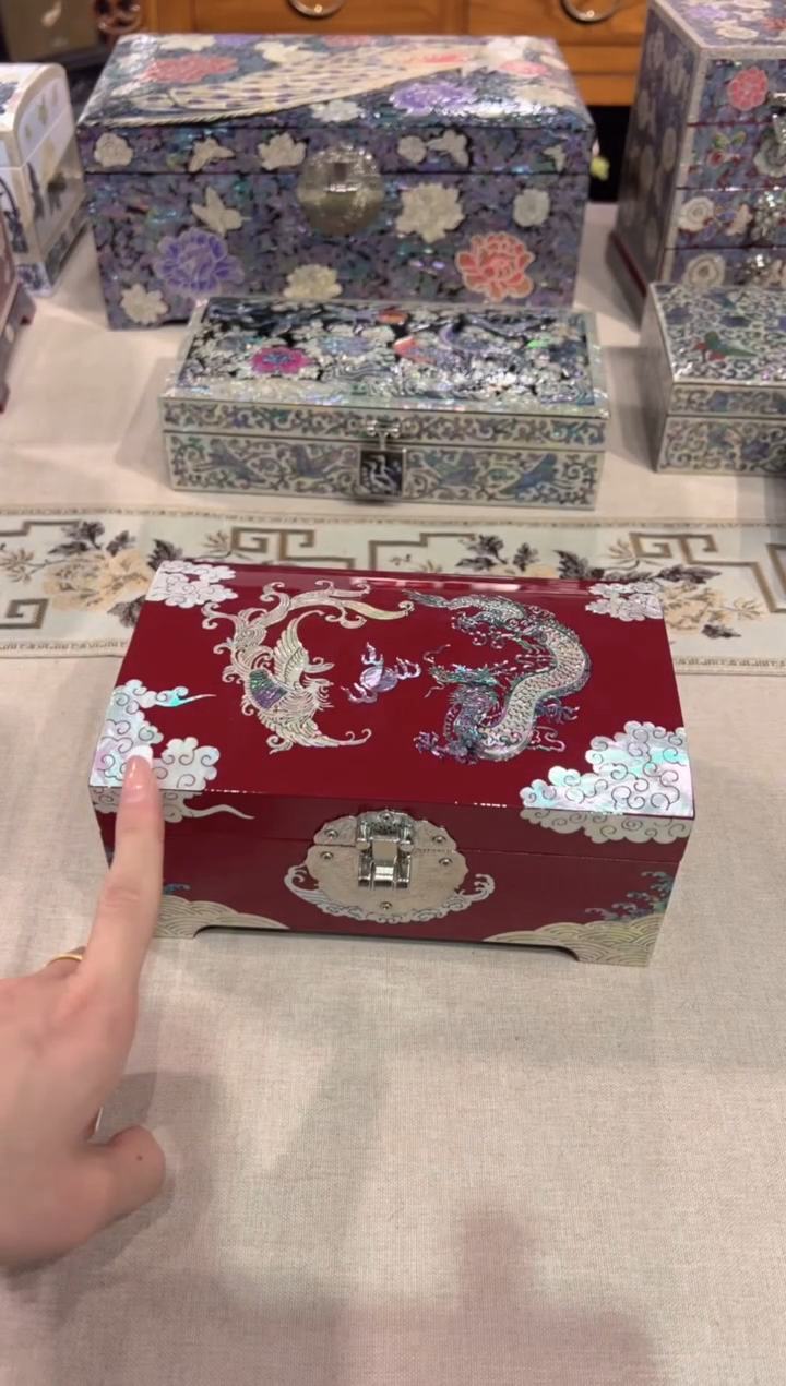 【闪购商品】深红鱼锁满贝底弘贝雅螺钿漆器文化馆